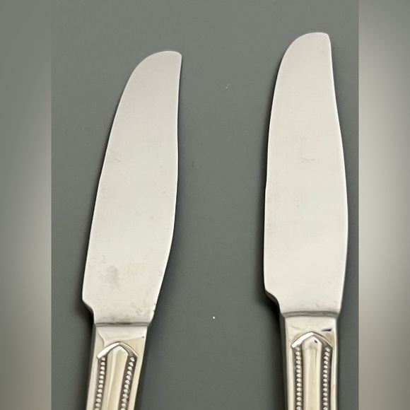 Oneida Countless Stainless 2 Dinner Knives Beaded Glossy Flatware E51N - Picture 7 of 9